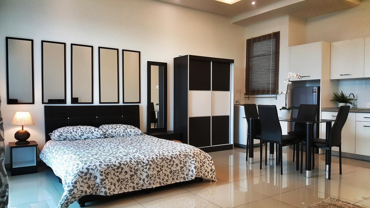 Apartment 1-2 Guests, Hbo-go Tv, Bali-style In Cybersquare, By Flexihome-my Cyberjaya
