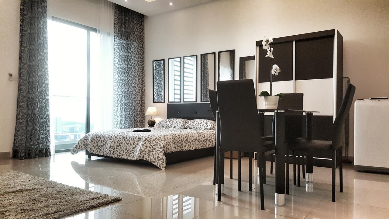 1-2 Guests, Hbo-go Tv, Bali-style In Cybersquare, By Flexihome-my Apartment Cyberjaya