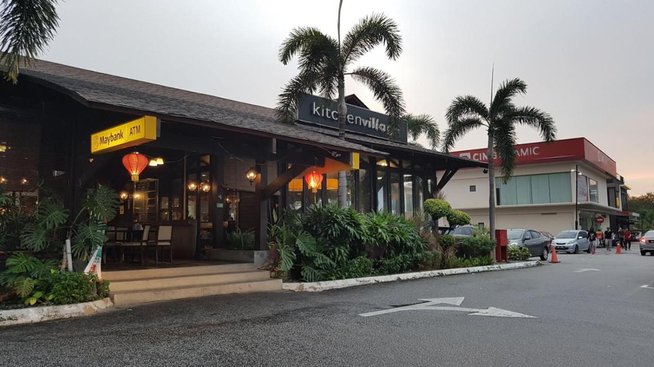 1-2 Guests, Hbo-go Tv, Bali-style In Cybersquare, By Flexihome-my Apartment Cyberjaya